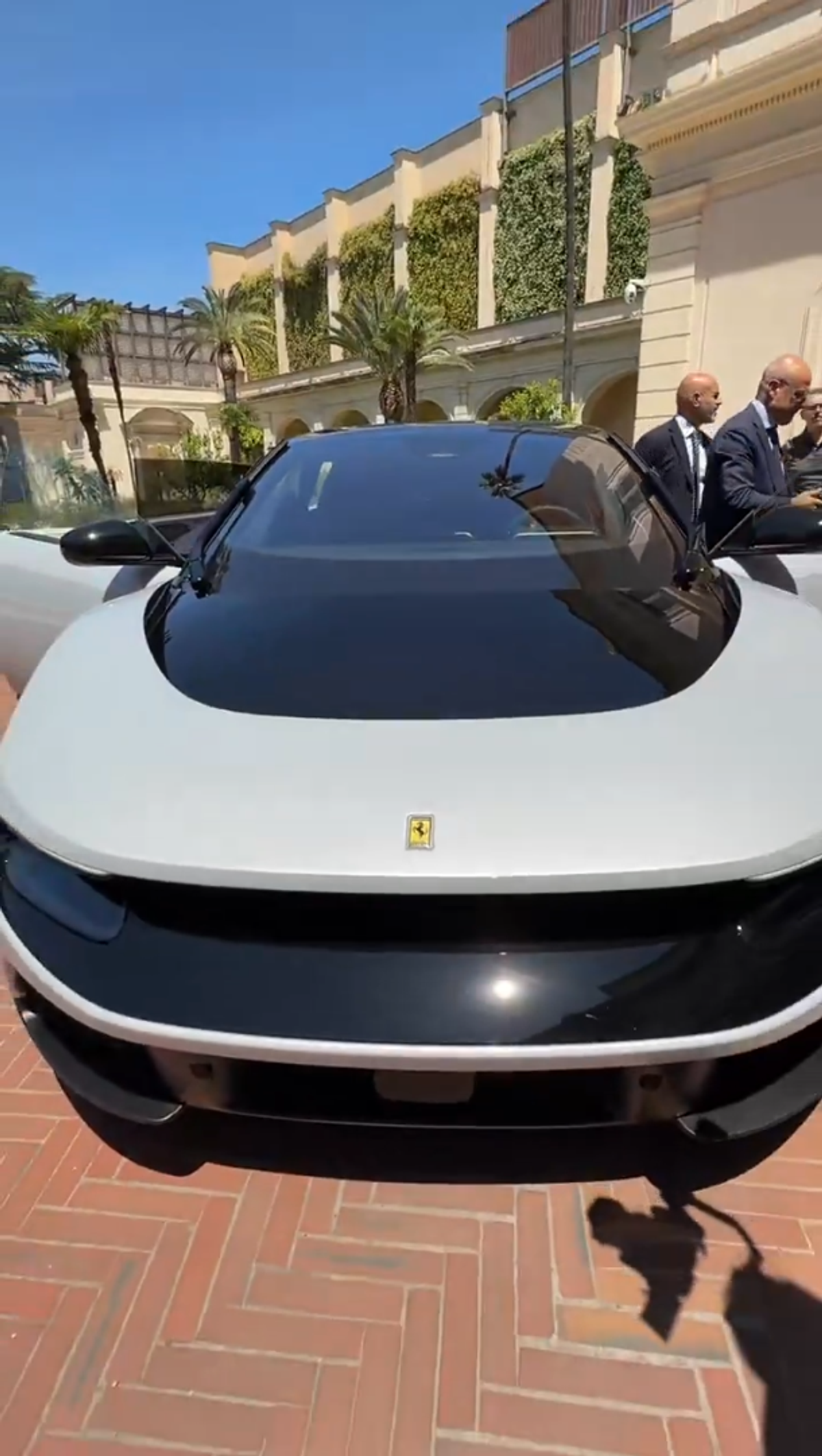 Noul Ferrari Luce, primul model full-electric din istoria mărcii italiene, a fost dezvăluit în prezența președintelui Italiei