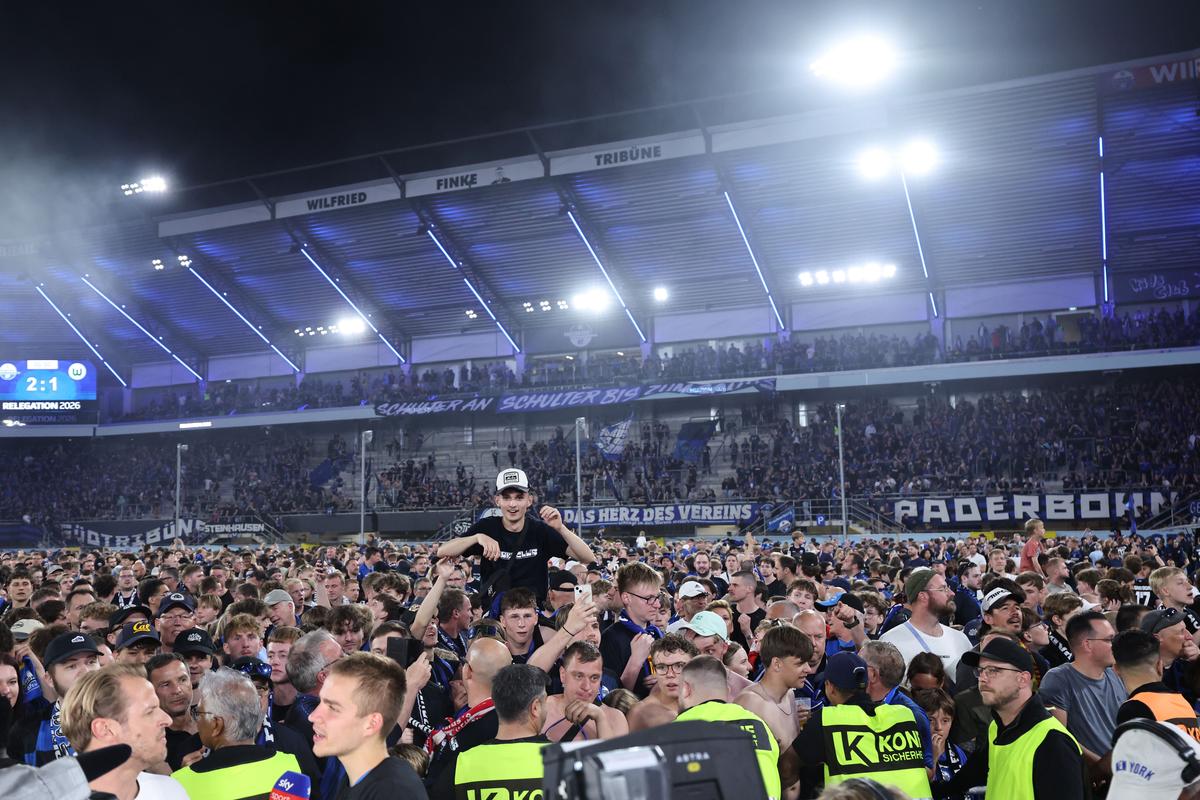 Dezastru! Au retrogradat pentru prima dată în istorie, deși au avut al șaselea cel mai mare buget din Bundesliga!
