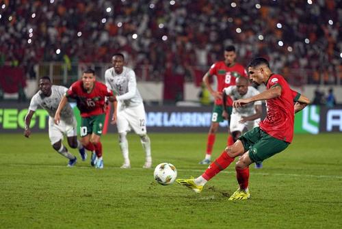 Achraf Hakimi, la penaltyul ratat în fața Africii de Sud (0-2) Foto: Imago