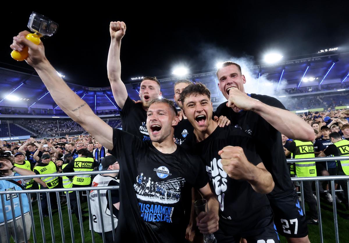 Dezastru! Au retrogradat pentru prima dată în istorie, deși au avut al șaselea cel mai mare buget din Bundesliga!