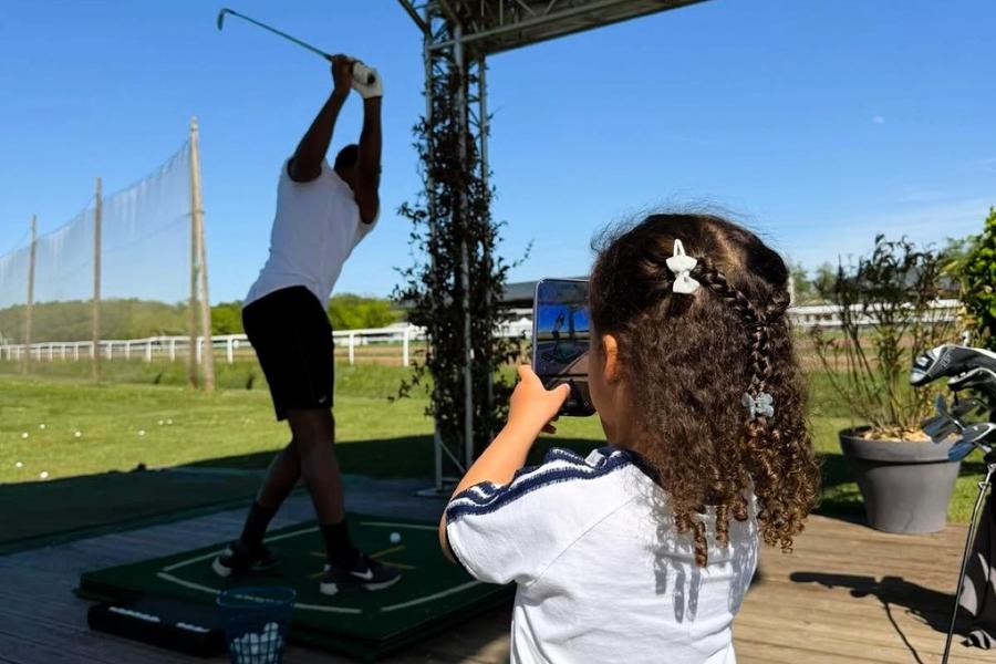Gael Monfils și Skai, fetița lui, într-o după-amiază la golf Foto: Instagram Gael Monfils, dezvăluire amuzantă a dialogului cu fiica lui și a Elinei Svitolina: „Să vin acasă mâine?” / „Da, da, vino”