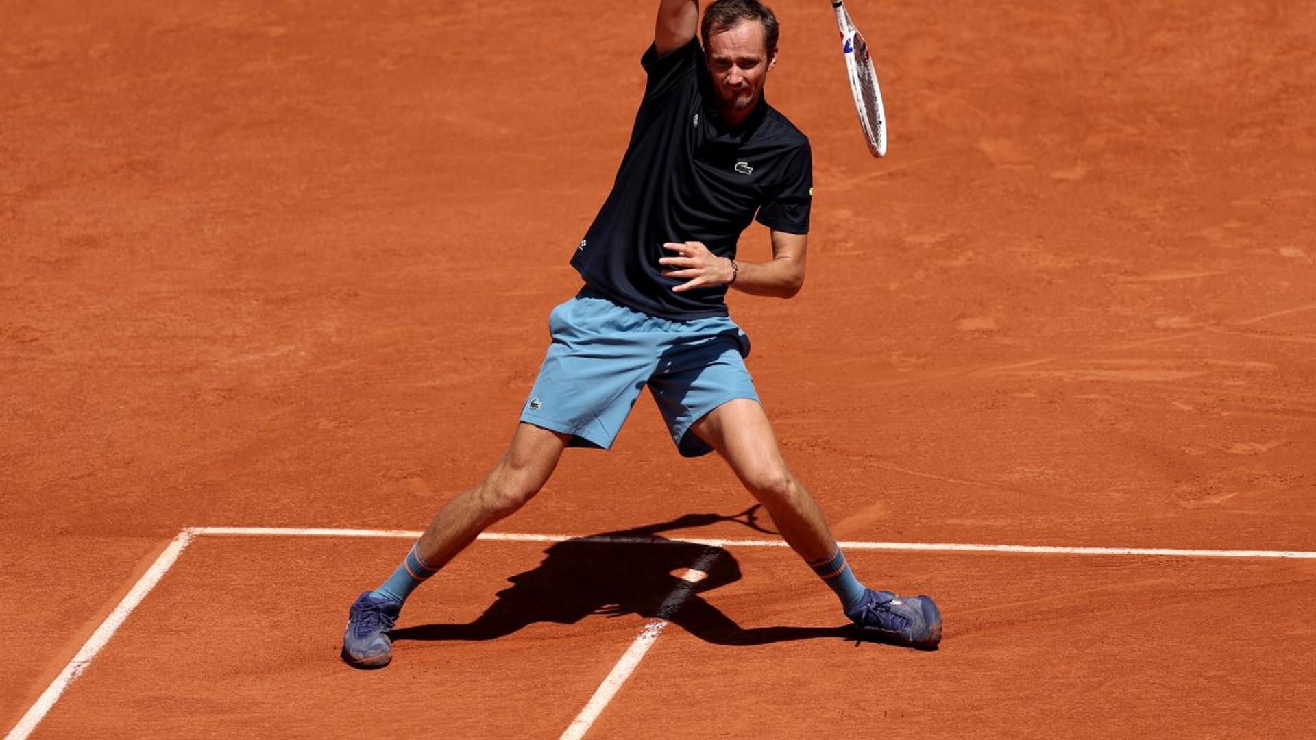 Adam Walton sărbătorind victoria surprinzătoare în fața lui Daniil Medvedev la Roland Garros, după meciul decisiv de cinci seturi. | sursa foto: Gazeta Sporturilor