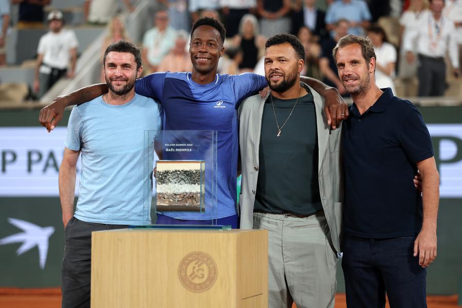 Gael Monfils, alături de Gilles Simon, Richard Gasquet și Jo-Wilfried Tsonga/Foto: Getty Images Gael Monfils, eliminat în turul 1, la ultima lui apariție la Roland Garros » A urmat o ceremonie emoționantă: „Te iubesc!”