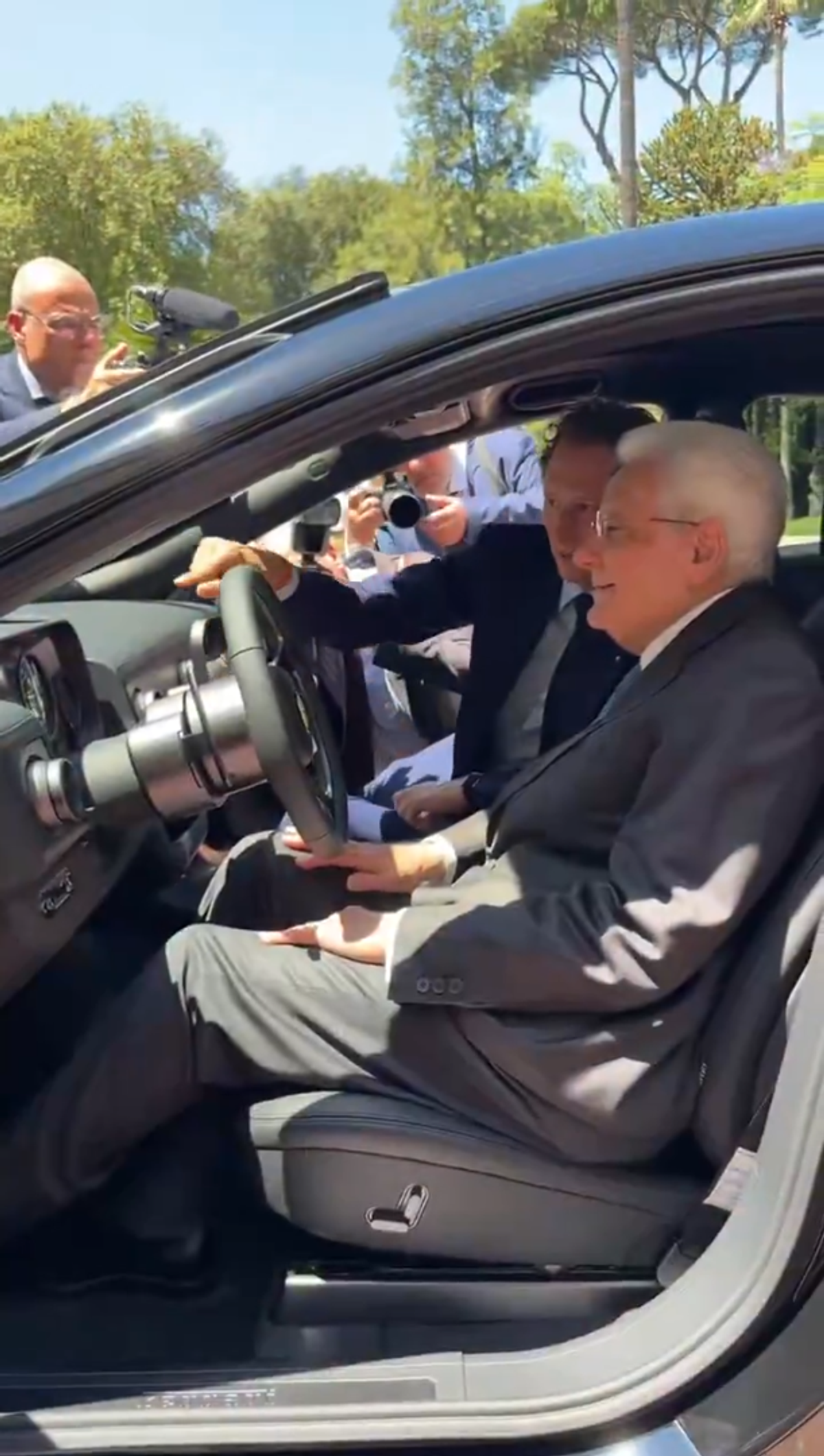 Noul Ferrari Luce, primul model full-electric din istoria mărcii italiene, a fost dezvăluit în prezența președintelui Italiei