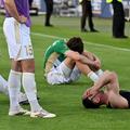 Jucătorii lui Lechia Gdansk, prăbușiți pe gazon după retrogradarea din Ekstraklasa