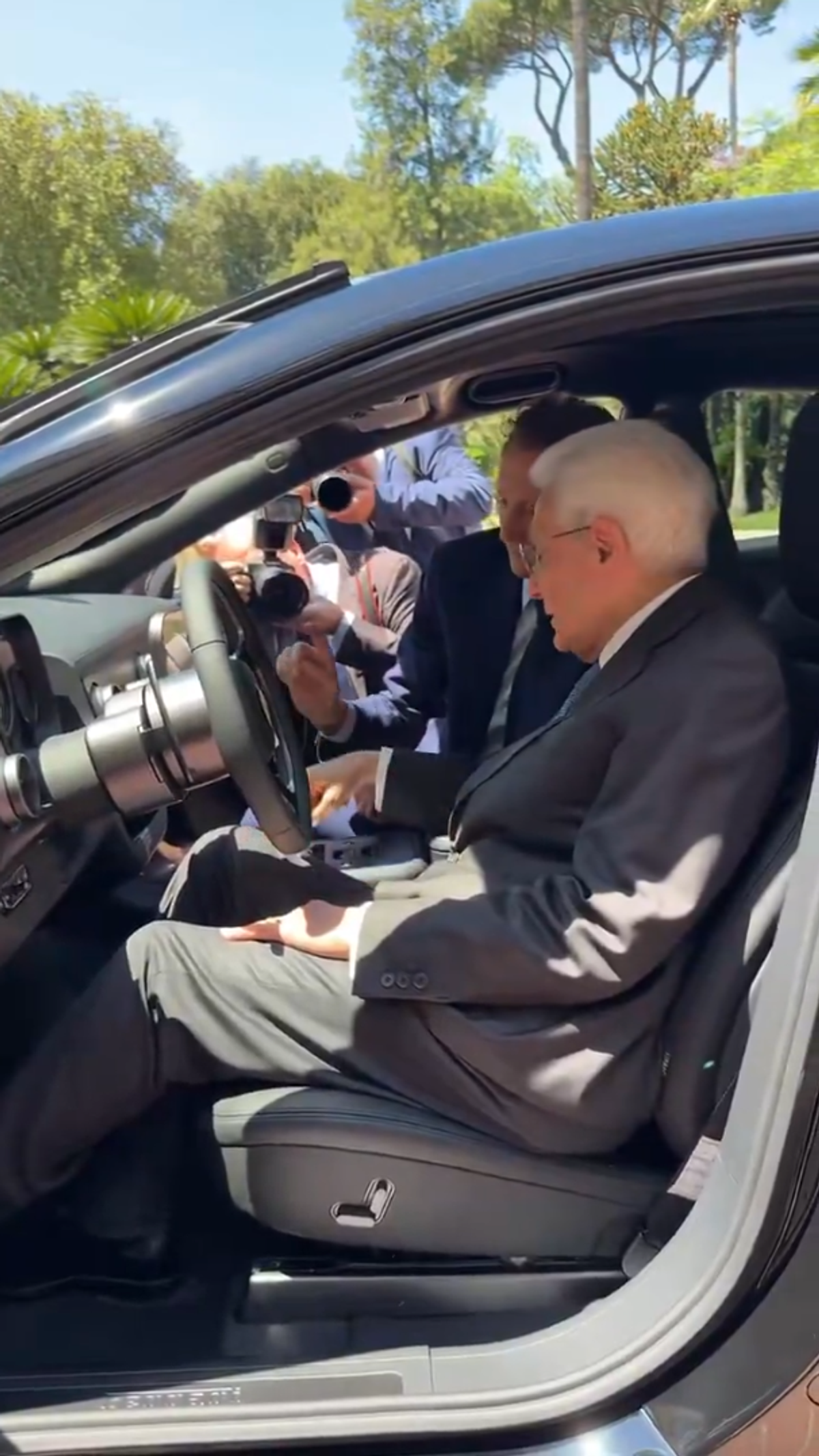 Noul Ferrari Luce, primul model full-electric din istoria mărcii italiene, a fost dezvăluit în prezența președintelui Italiei