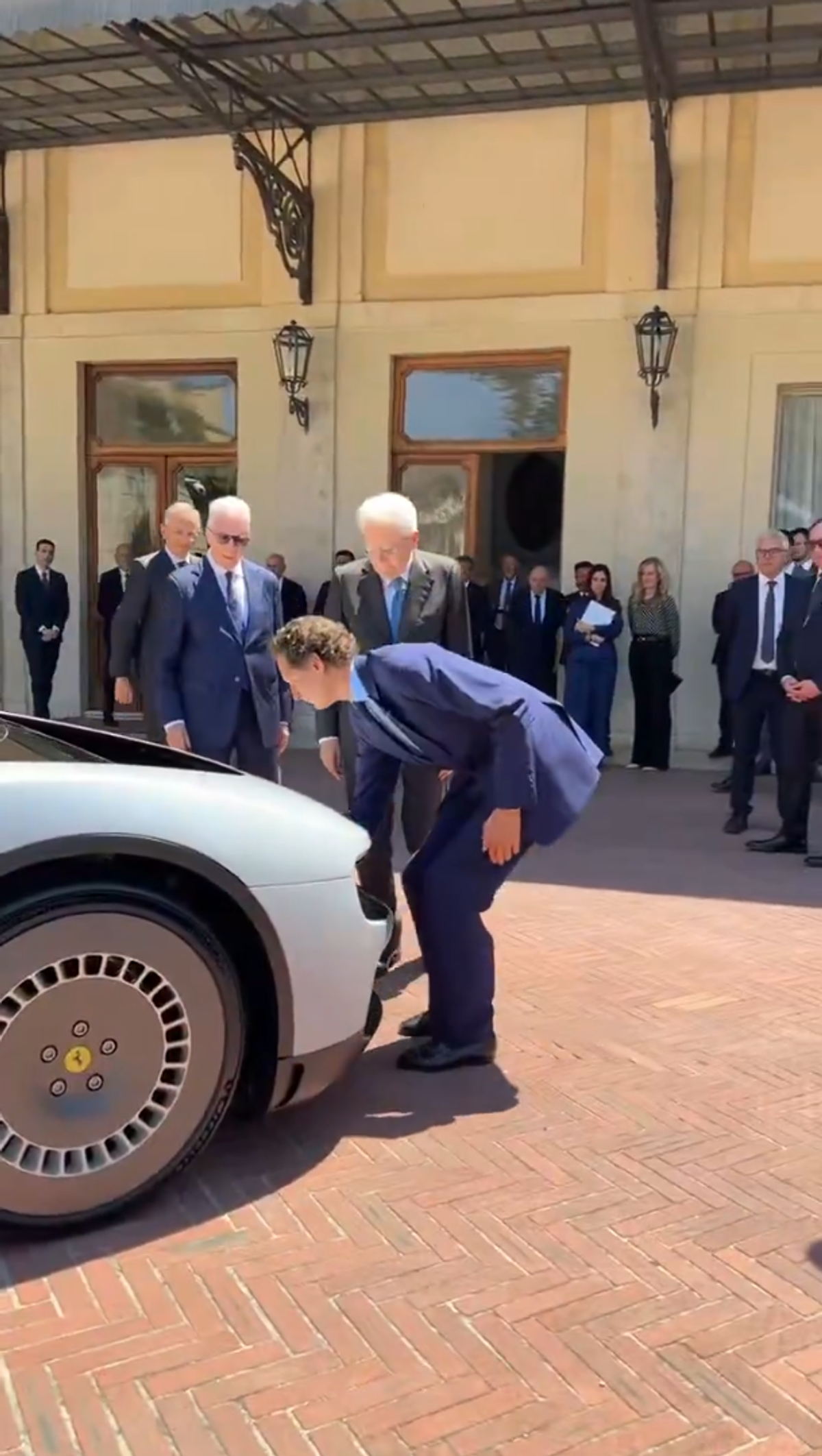 Noul Ferrari Luce, primul model full-electric din istoria mărcii italiene, a fost dezvăluit în prezența președintelui Italiei