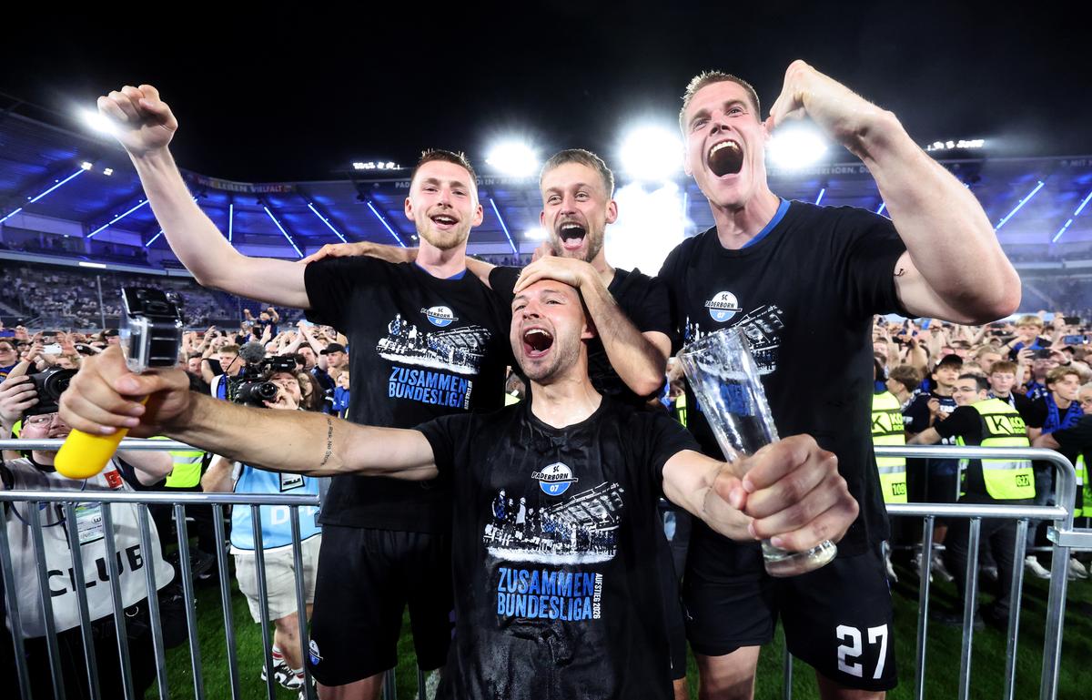 Dezastru! Au retrogradat pentru prima dată în istorie, deși au avut al șaselea cel mai mare buget din Bundesliga!