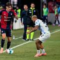 Marco Palestra (la minge), urmărit de Federico Dimarco și de Cristi Chivu, în meciul Cagliari - Inter 0-2 / Foto: Imago