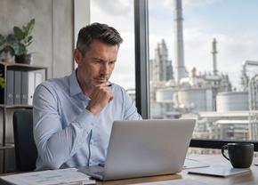Factura de energie la companii: cum o citești și ce verifici ca să identifici costuri neanticipate