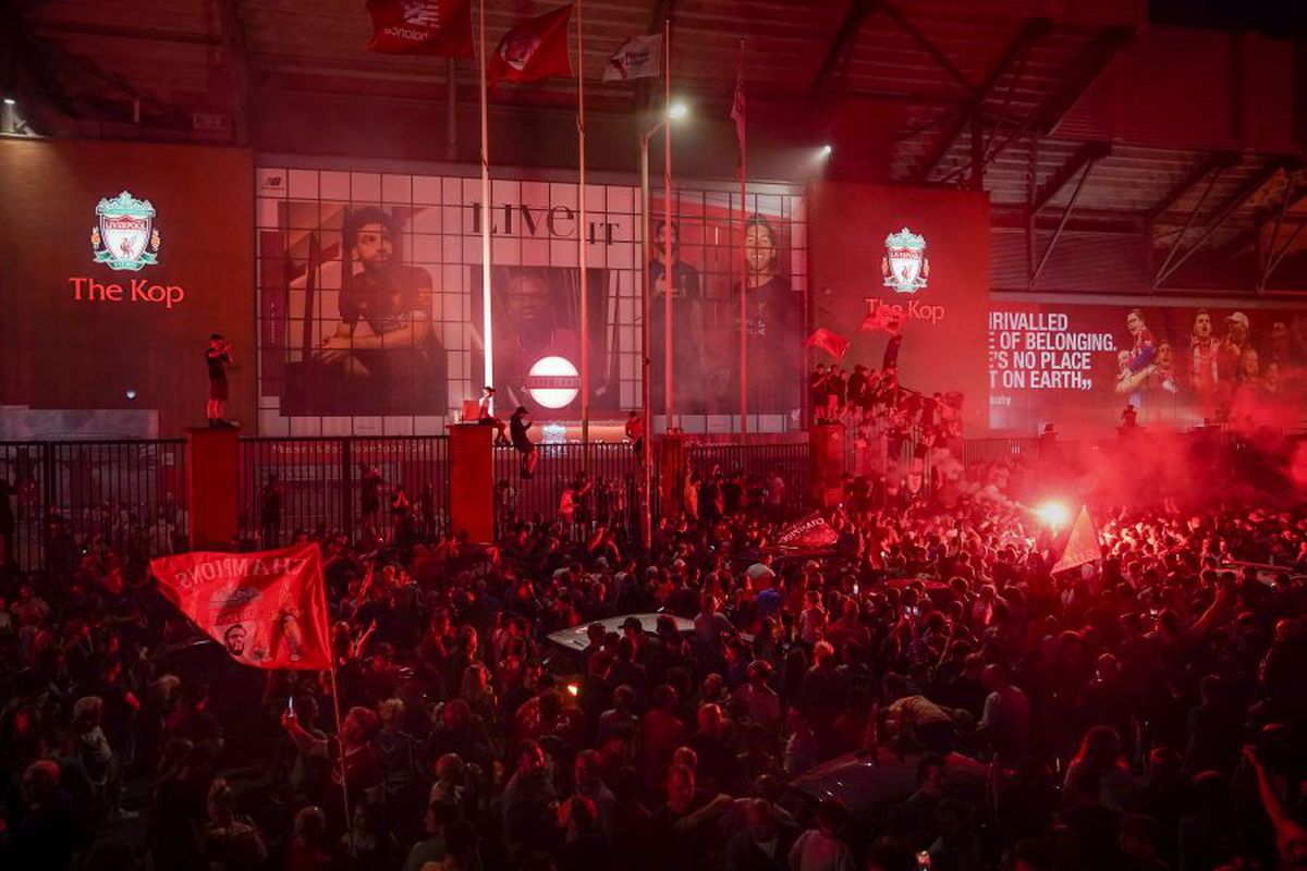 10 persoane arestate la petrecerea de titlu de la Liverpool » Care a fost motivul