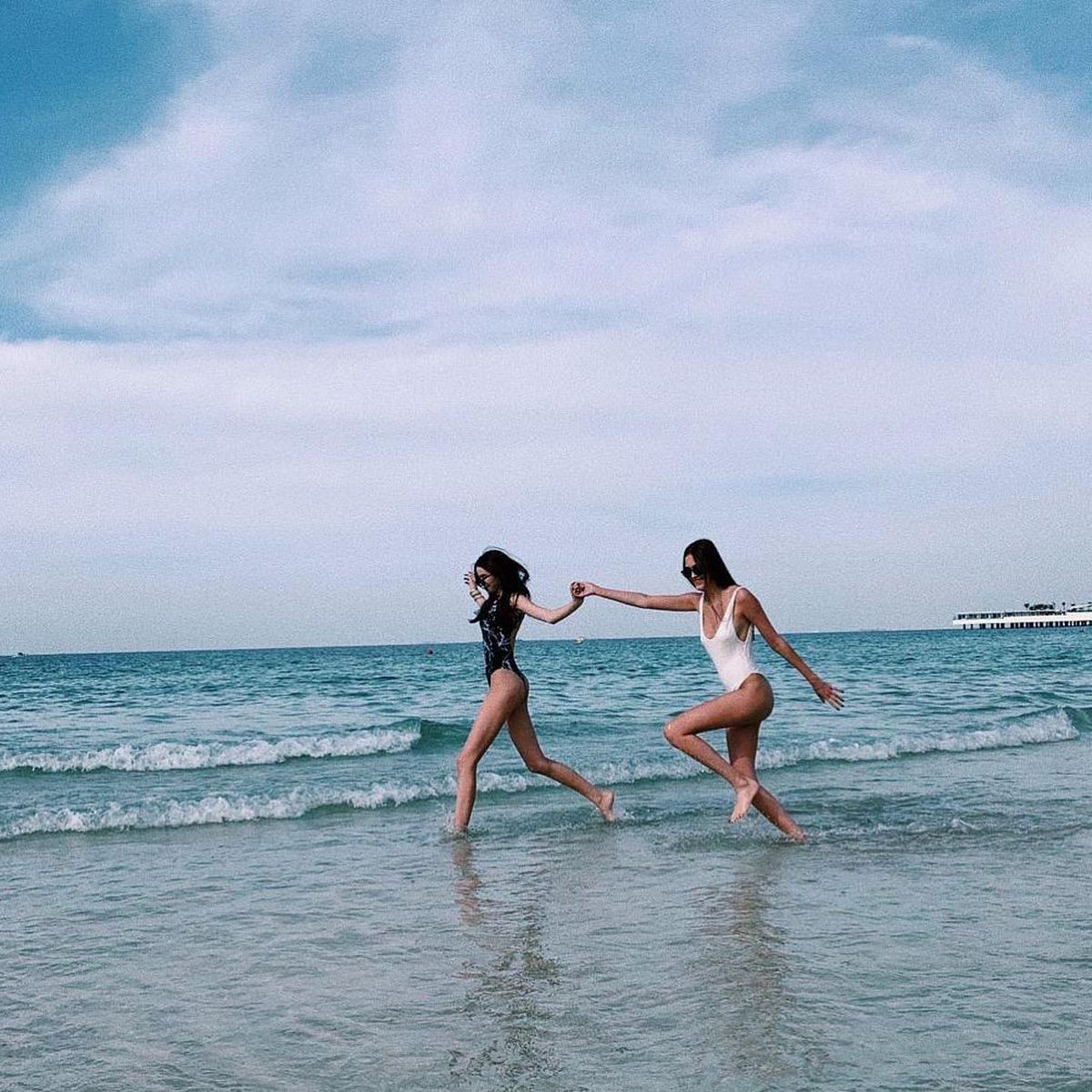 HERMANNSTADT. Din vacanță, Rebecca Dumitrescu a oferit primele declarații de când a intrat în fotbal: „Sunt cu David, dar am văzut meciul”