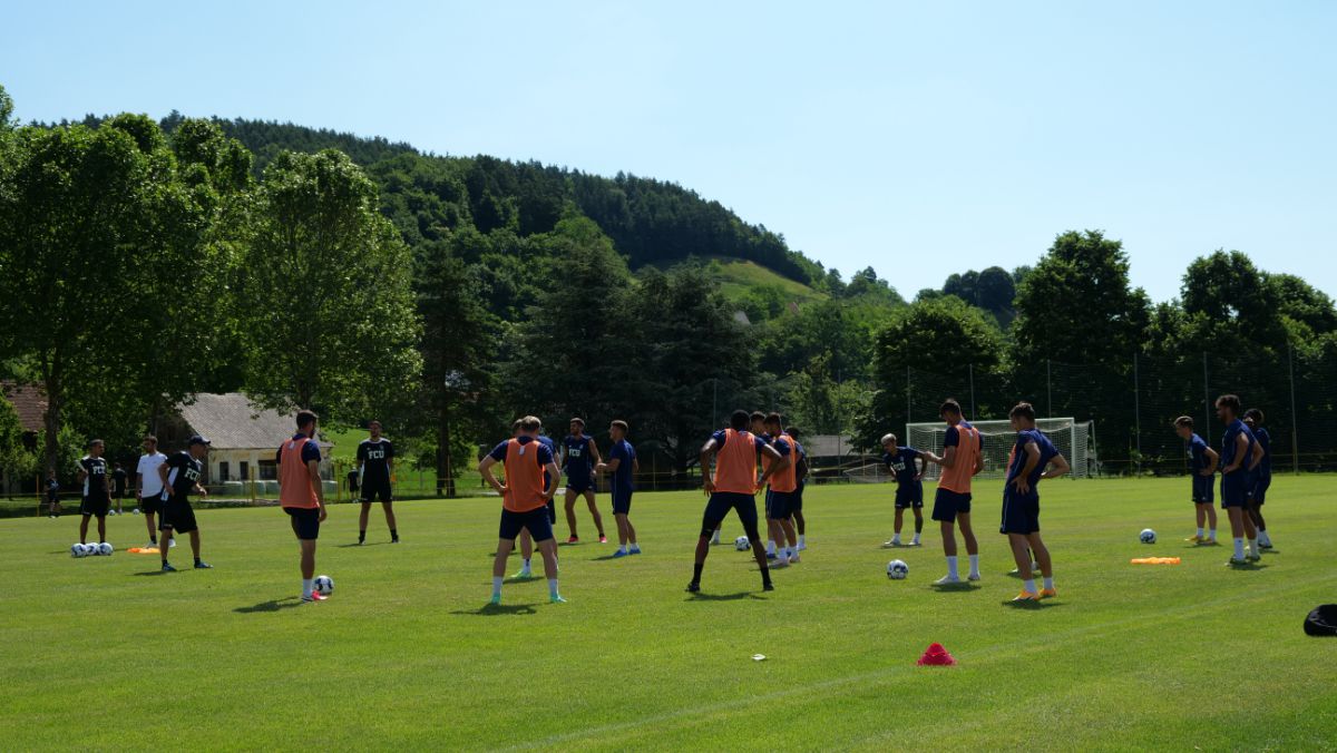 L-a convins pe Mutu » FCU Craiova a bifat a șaptea achiziție a verii: „Am auzit că fanii sunt fantastici”