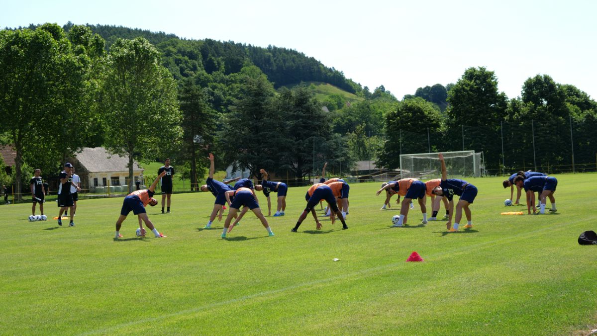 L-a convins pe Mutu » FCU Craiova a bifat a șaptea achiziție a verii: „Am auzit că fanii sunt fantastici”