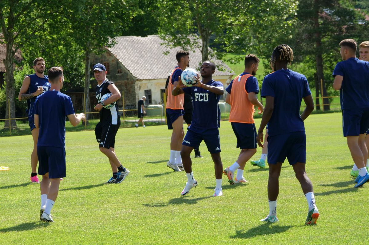 Zi plină pentru FCU Craiova: antrenament dimineață, meci seara + probleme cu un jucător