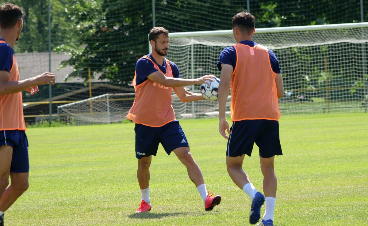 L-a convins pe Mutu » FCU Craiova a bifat a șaptea achiziție a verii: „Am auzit că fanii sunt fantastici”