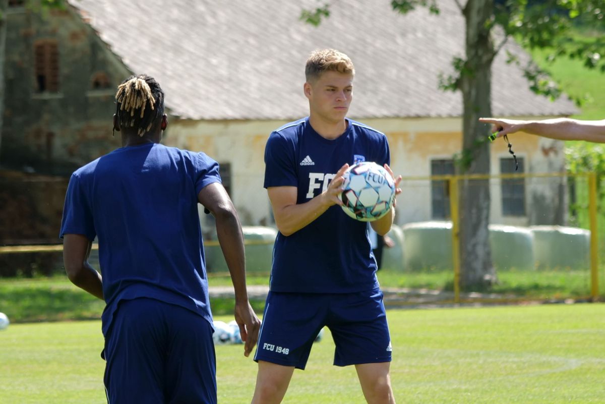 L-a convins pe Mutu » FCU Craiova a bifat a șaptea achiziție a verii: „Am auzit că fanii sunt fantastici”