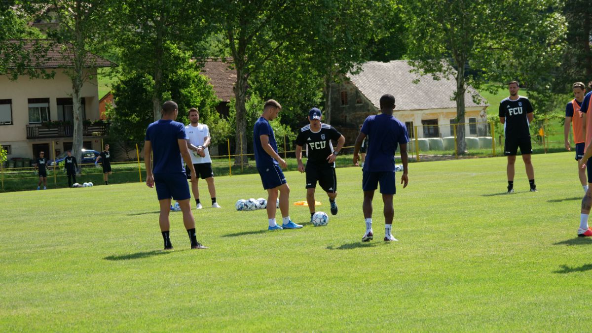 Zi plină pentru FCU Craiova: antrenament dimineață, meci seara + probleme cu un jucător