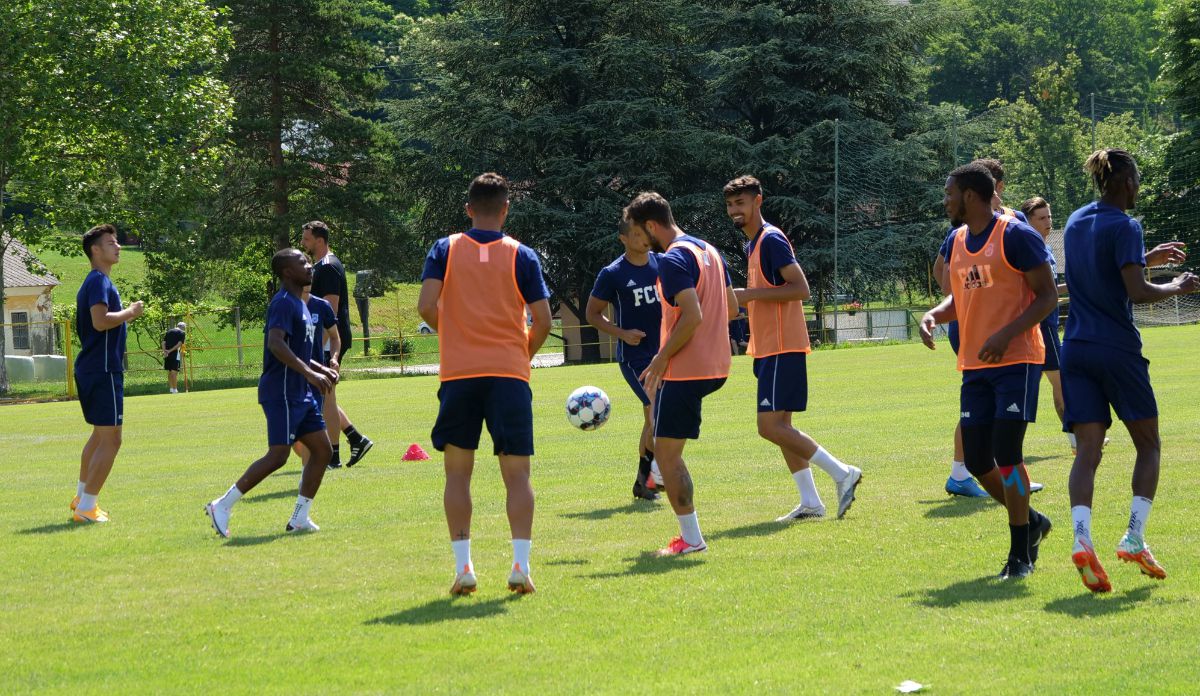 L-a convins pe Mutu » FCU Craiova a bifat a șaptea achiziție a verii: „Am auzit că fanii sunt fantastici”