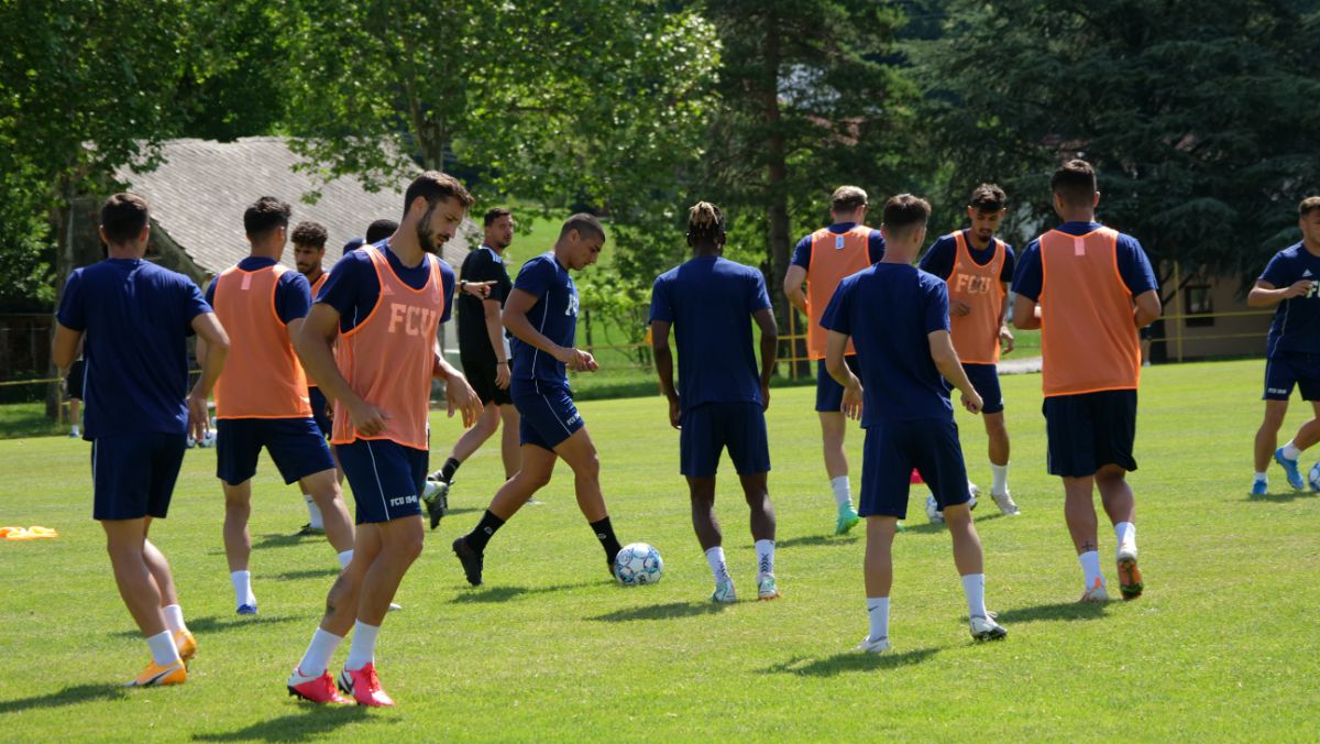 Zi plină pentru FCU Craiova: antrenament dimineață, meci seara + probleme cu un jucător