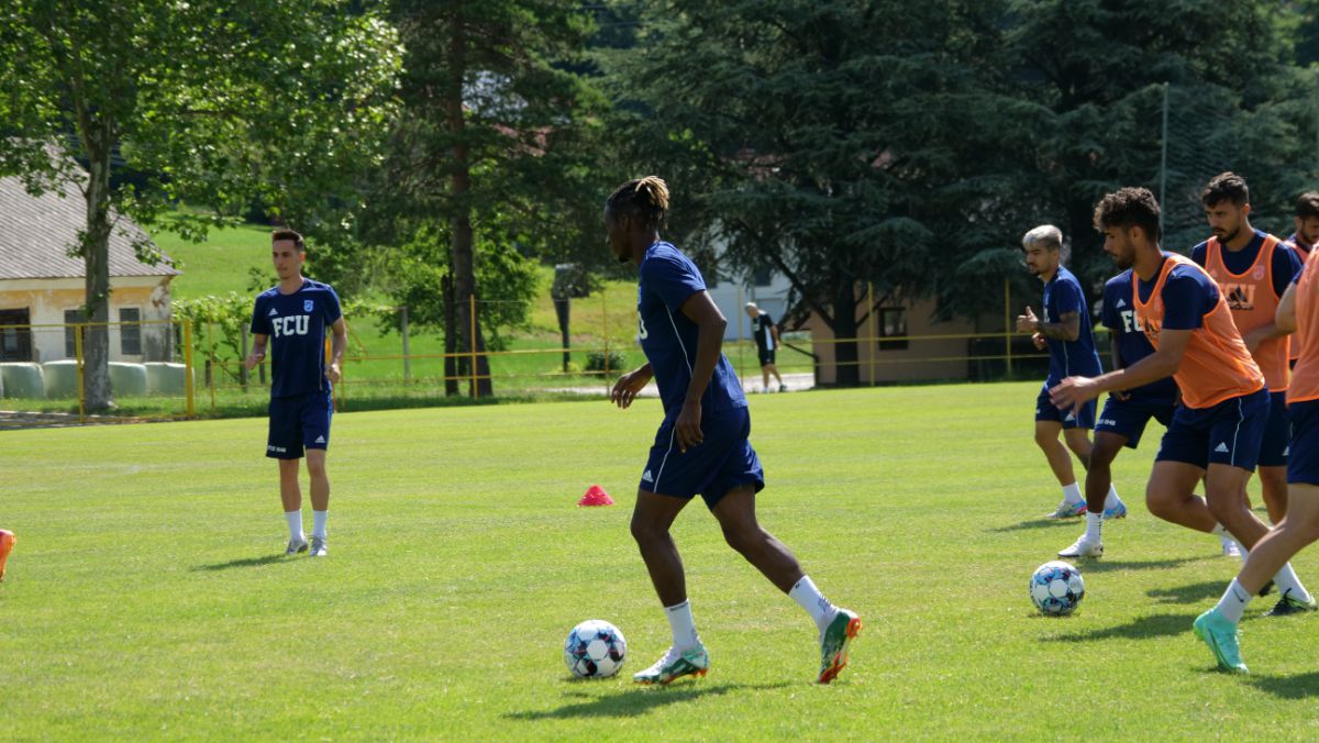 Zi plină pentru FCU Craiova: antrenament dimineață, meci seara + probleme cu un jucător