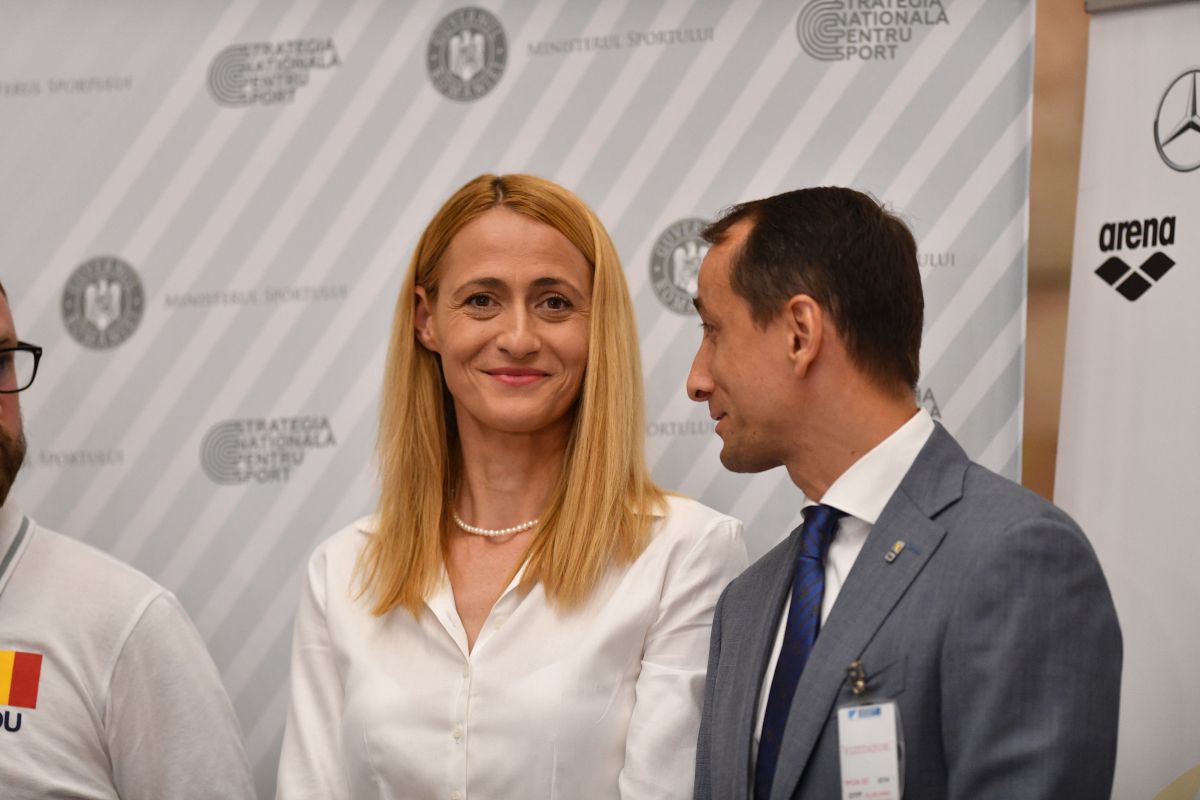 FOTO David Popovici și Robert Glință, sosire la Otopeni 26.06.22