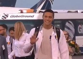 David Popovici a revenit în România cu medaliile de aur de la Campionatele Mondiale » Eduard Novak: „David ne-a unit! Suntem în stare să fim ca el?”