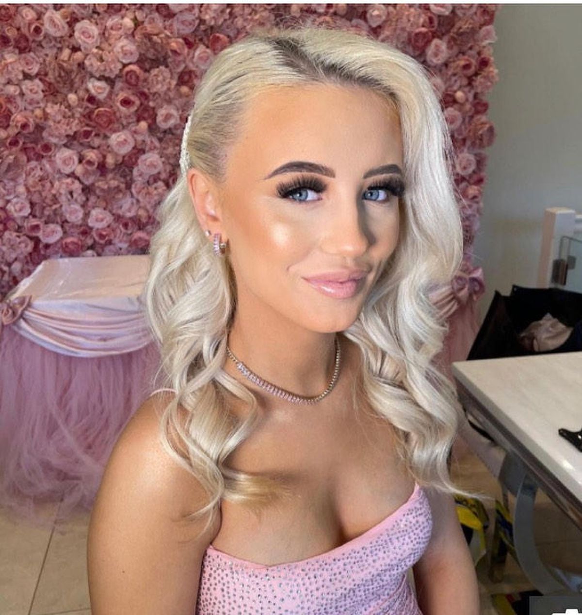 Are 3 copii cu supervedeta din Premier League, iar acum a fost cerută în căsătorie. Inelul cu diamant uriaș a dat-o de gol