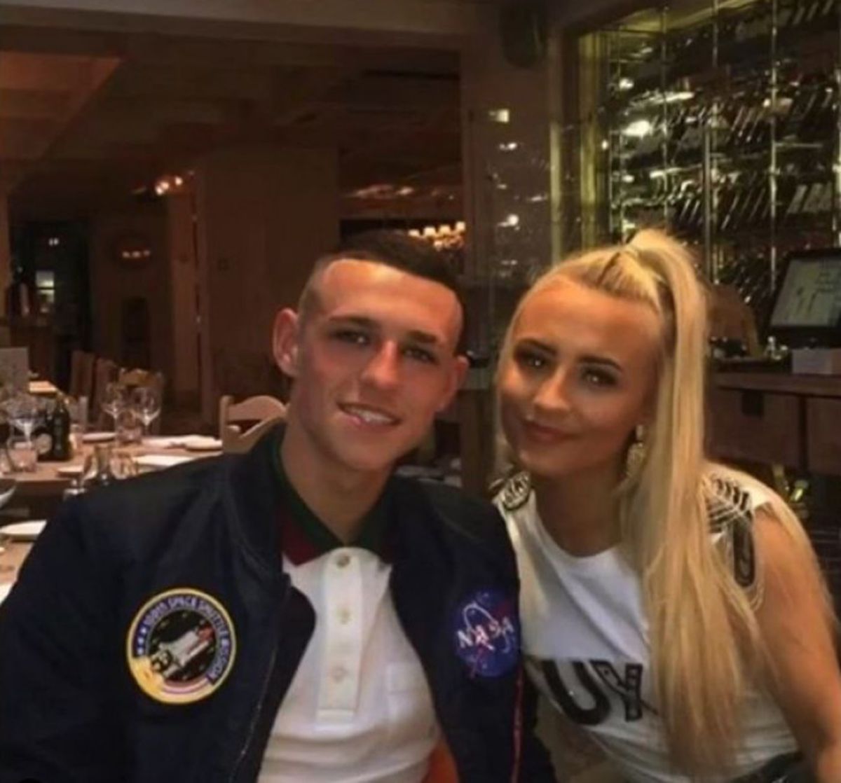 Are 3 copii cu supervedeta din Premier League, iar acum a fost cerută în căsătorie. Inelul cu diamant uriaș a dat-o de gol