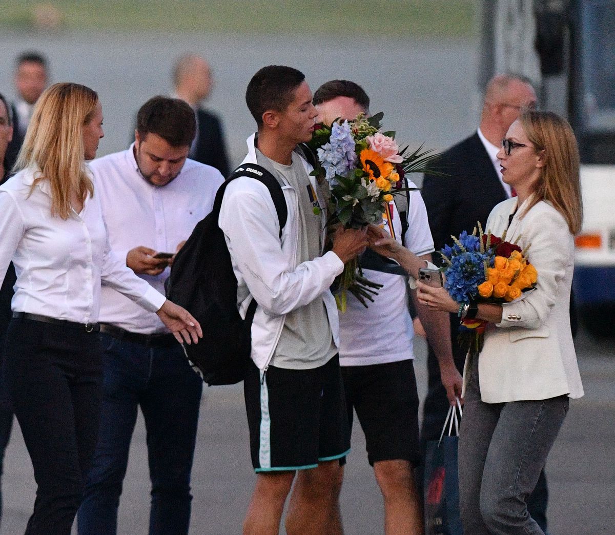 FOTO David Popovici și Robert Glință, sosire la Otopeni 26.06.22