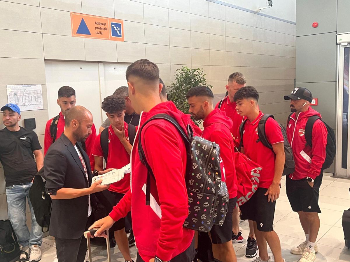 Dinamo a plecat în cantonamentul de vară