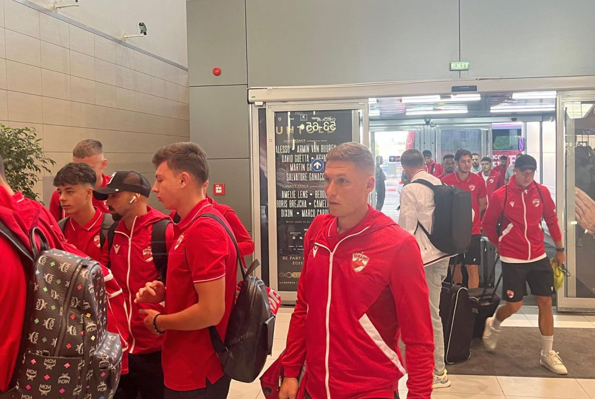Dinamo, Rapid, FC Voluntari și Poli Iași au decolat astăzi spre cantonamentele verii » Imagini din aeroport