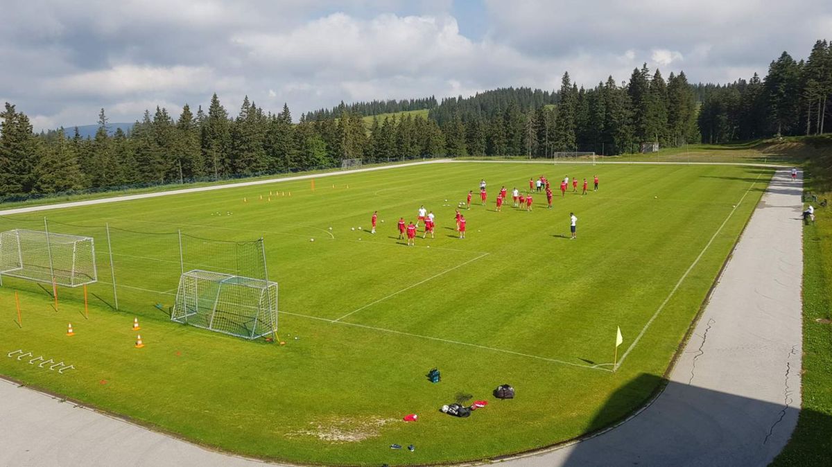 Dinamo, cantonament în paradisul sportului din Slovenia » Lotul deplasat + Imagini spectaculoase din casa provizorie a „câinilor”