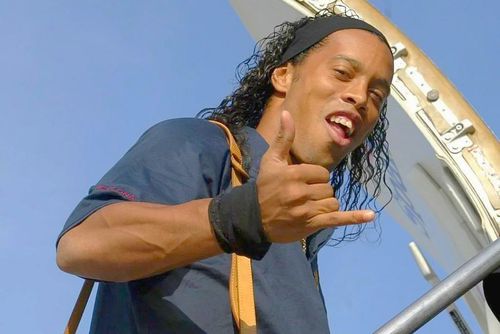 Omul de afaceri Valentin Sălăgean a expus la GSP Live o poveste din urmă cu 20 de ani, când Ronaldinho a ajuns în București și i-a cerut să viziteze capitala României „ca un om normal”.
