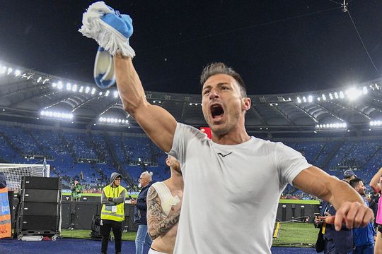 Ovidiu Burcă, antrenorul lui Dinamo, a vorbit despre o posibilă revenire a lui Ștefan Radu în Ștefan cel Mare. Fundașul în vârstă de 36 de ani s-a despărțit în această vară de Lazio, după 15 ani petrecuți în capitala Italiei.