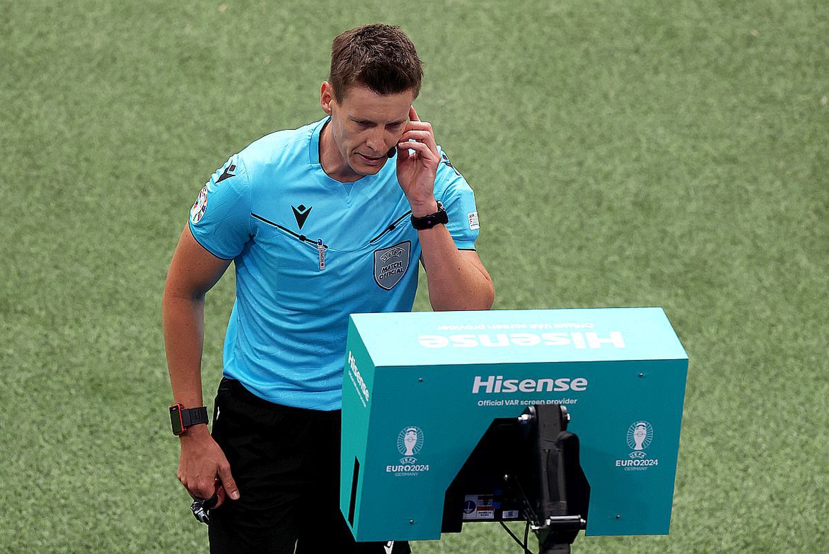 Slovacii n-au amintiri plăcute cu arbitrul meciului de astăzi! Ce acuzații îi aduc neamțului