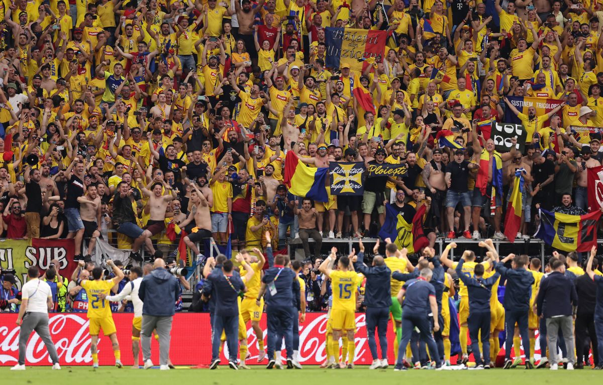 Imaginile euforiei tricolore! Momente senzaționale la Frankfurt: naționala a sărbătorit pe gazon calificarea istorică în „optimile” Campionatului European