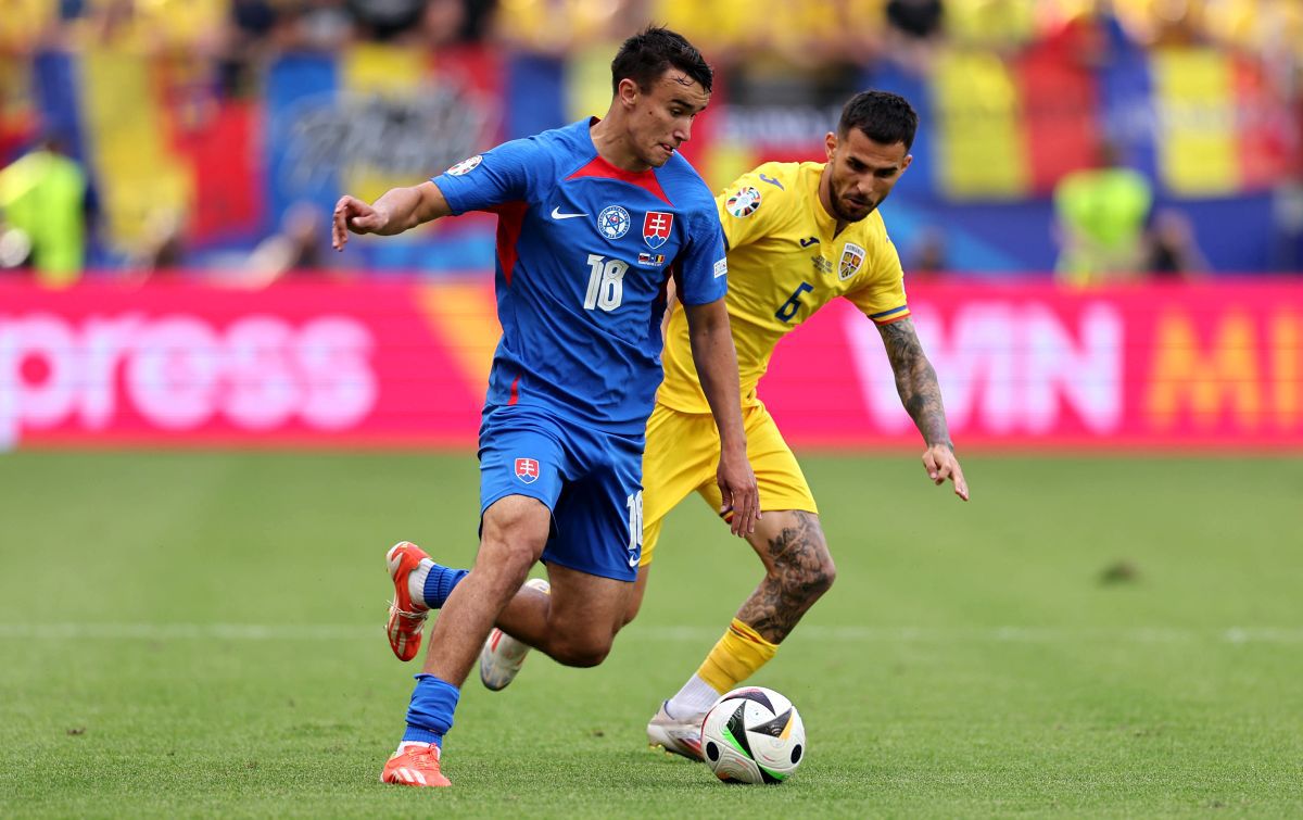 10 detalii observate de pe stadion la Slovacia - România » Nervii lui Iordănescu, Hagi lângă Figo și campionii din tribune