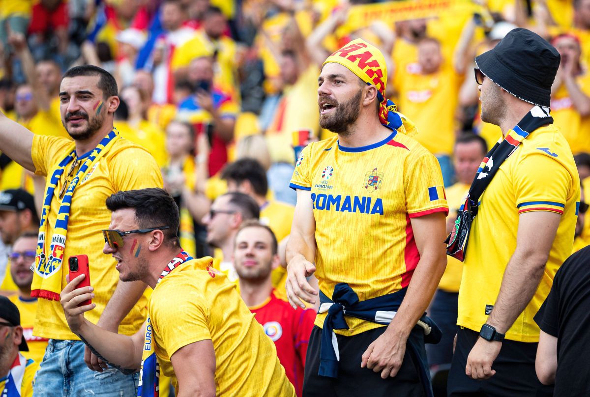 10 detalii observate de pe stadion la Slovacia - România » Nervii lui Iordănescu, Hagi lângă Figo și campionii din tribune