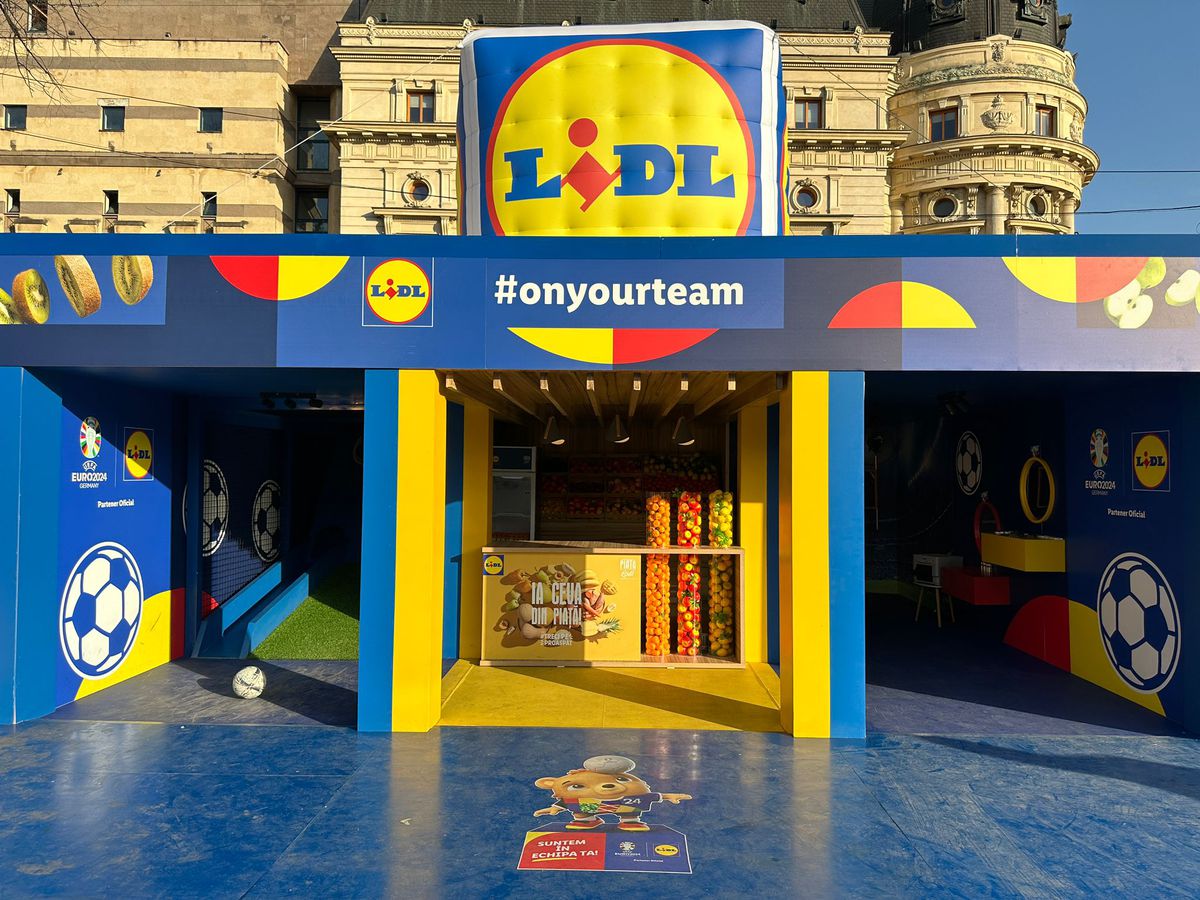 Imagini unice în București » Mii de suporteri ai naționalei trăiesc la intensitate MAXIMĂ meciul România - Slovacia