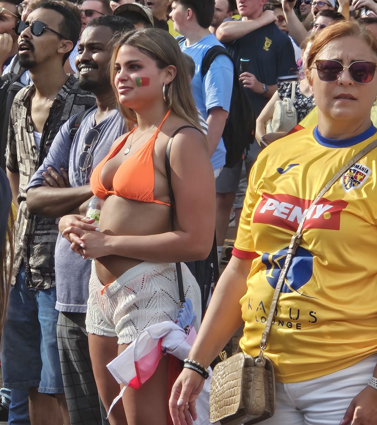 România are cele mai spectaculoase susținătoare! Imagini din fan zone-ul din Frankfurt