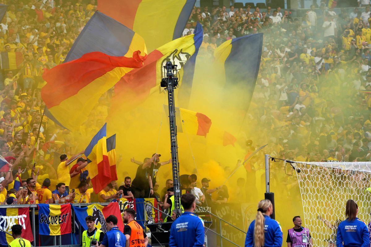 10 detalii observate de pe stadion la Slovacia - România » Nervii lui Iordănescu, Hagi lângă Figo și campionii din tribune
