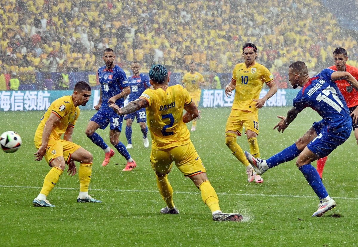 10 detalii observate de pe stadion la Slovacia - România » Nervii lui Iordănescu, Hagi lângă Figo și campionii din tribune