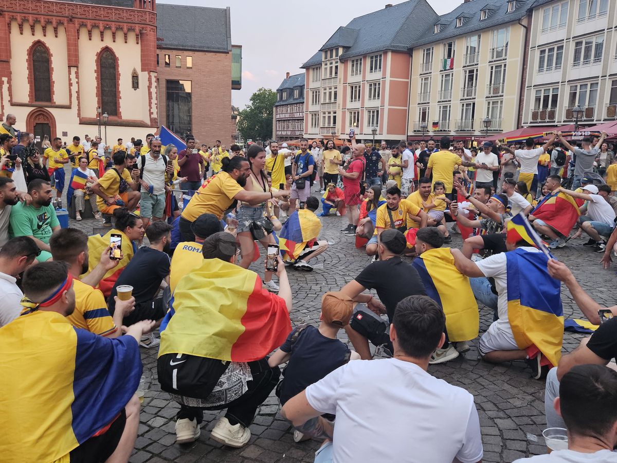 Fanii României au sărbătorit în piața din Frankfurt calificarea în optimile EURO 2024