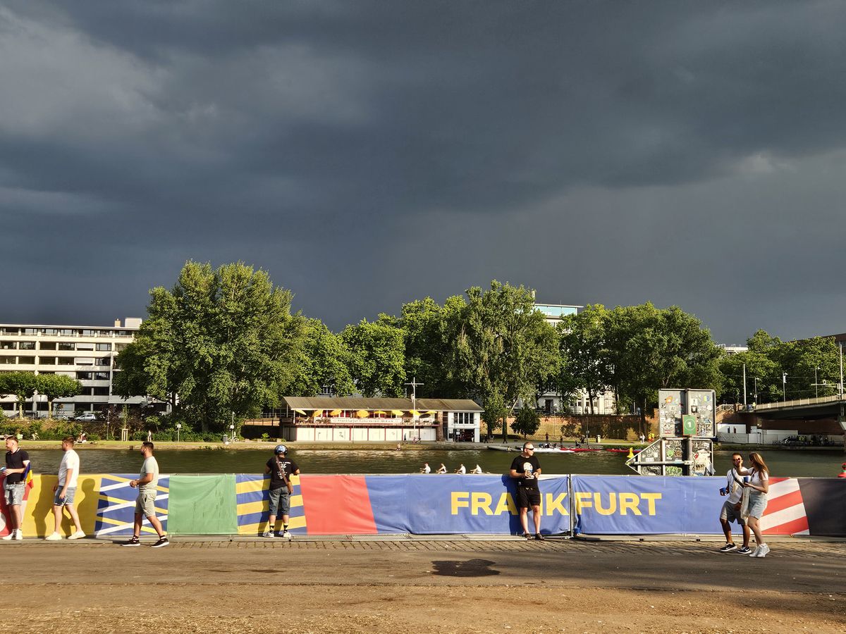 Imagini din fan zone-ul din Frankfurt