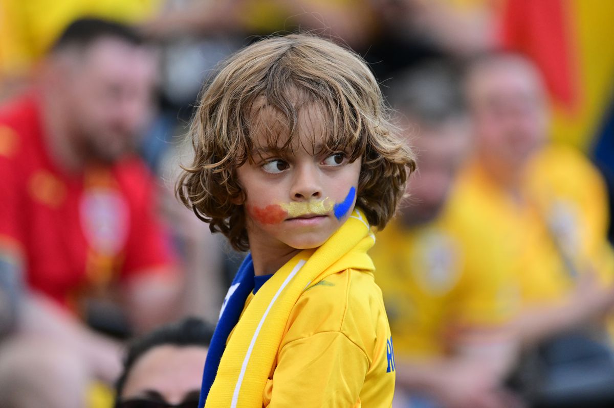 Jos pălăria! Niculescu, Rusescu și Alexa s-au ridicat în picioare și au aplaudat calificarea României în „optimile” Euro 2024