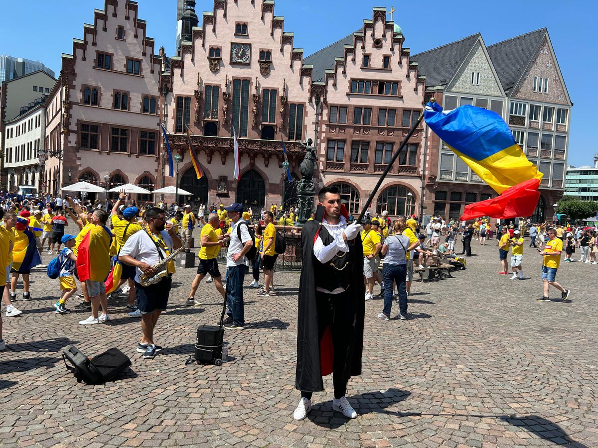 Atmosferă ca „acasă” la Frankfurt. Suporterii „tricolorilor” au luat cu asaltul orașul-port