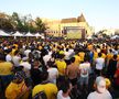 Atmosferă electrizantă în Piața George Enescu în trimpul meciului România - Slovacia / foto: Ionuț Iordache