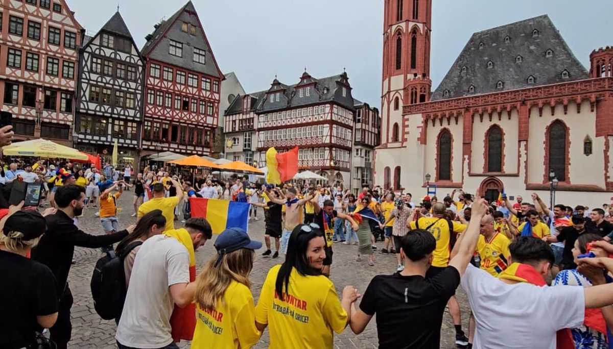 Fanii României au sărbătorit în piața din Frankfurt calificarea în optimile EURO 2024