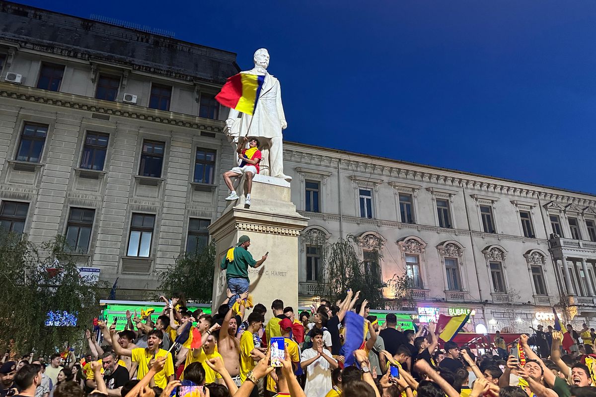 Suporterii naționalei au sărbătorit la Universitate calificarea în optimile de la Euro 2024